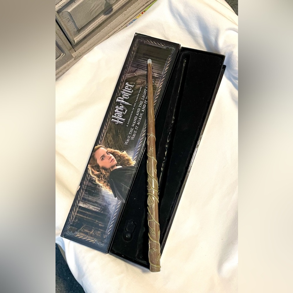 *EUC* Hermione Granger's Wand - Harry Potter - Noble Collection *TESTED~WORKING*